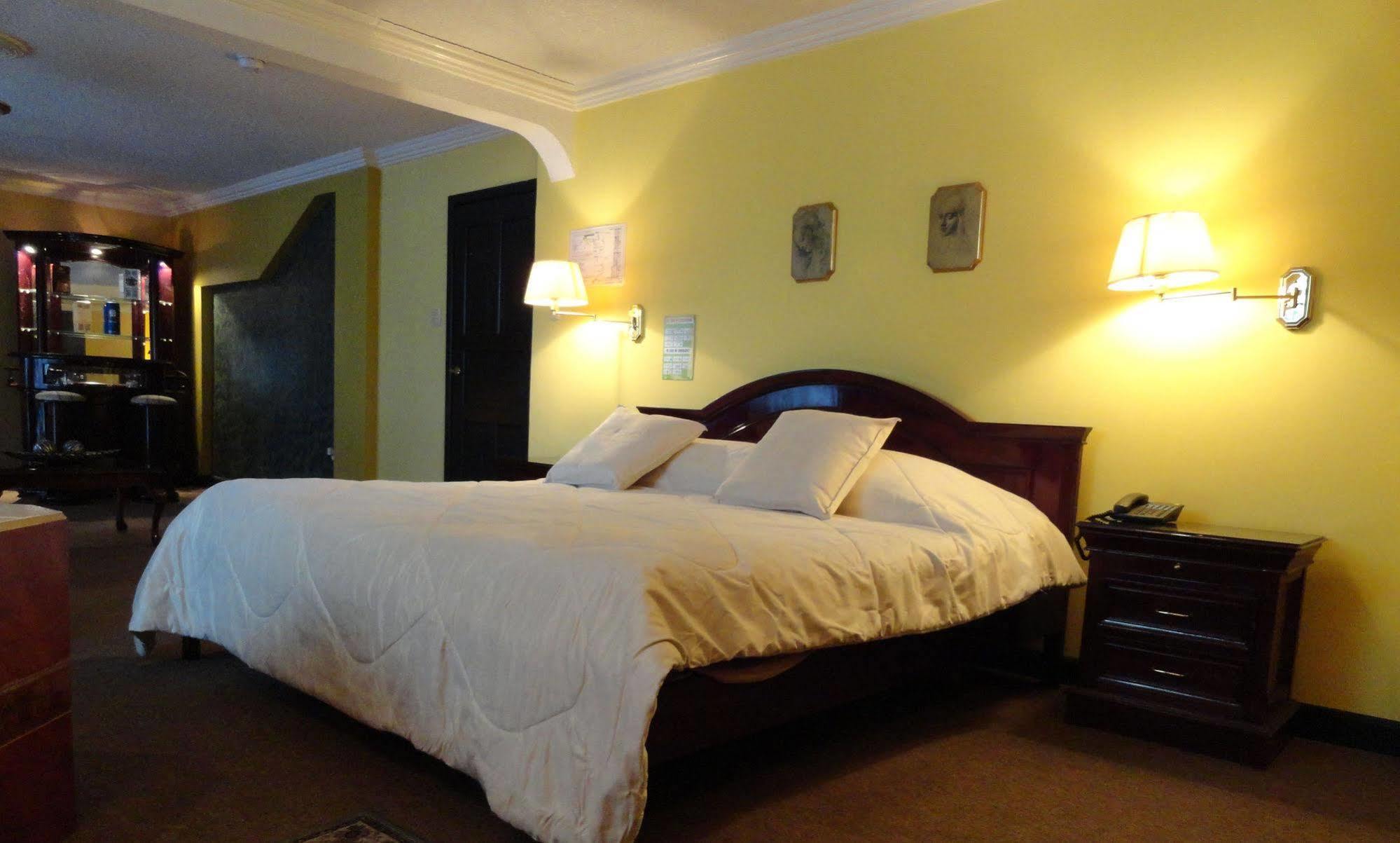 Hotel Suites Gonzalez Suarez กีโต ภายนอก รูปภาพ