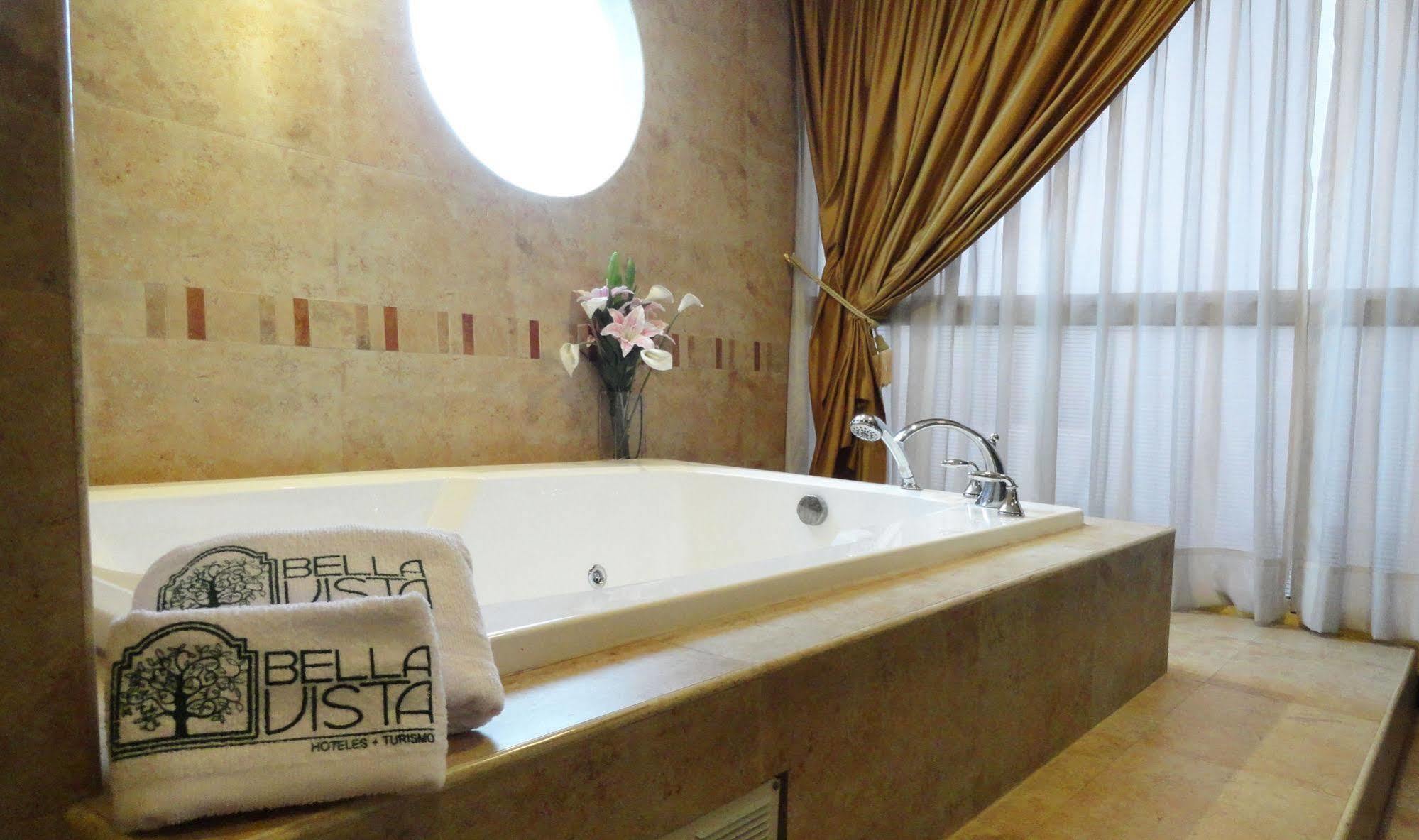 Hotel Suites Gonzalez Suarez กีโต ภายนอก รูปภาพ