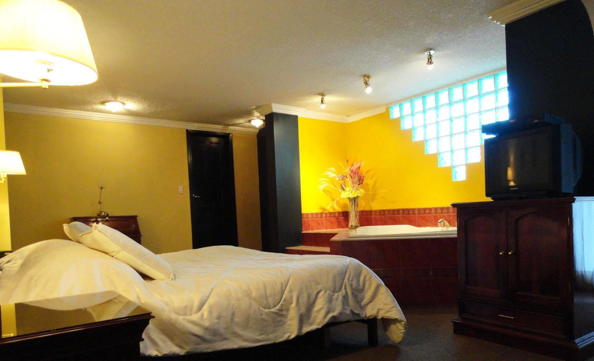 Hotel Suites Gonzalez Suarez กีโต ภายนอก รูปภาพ