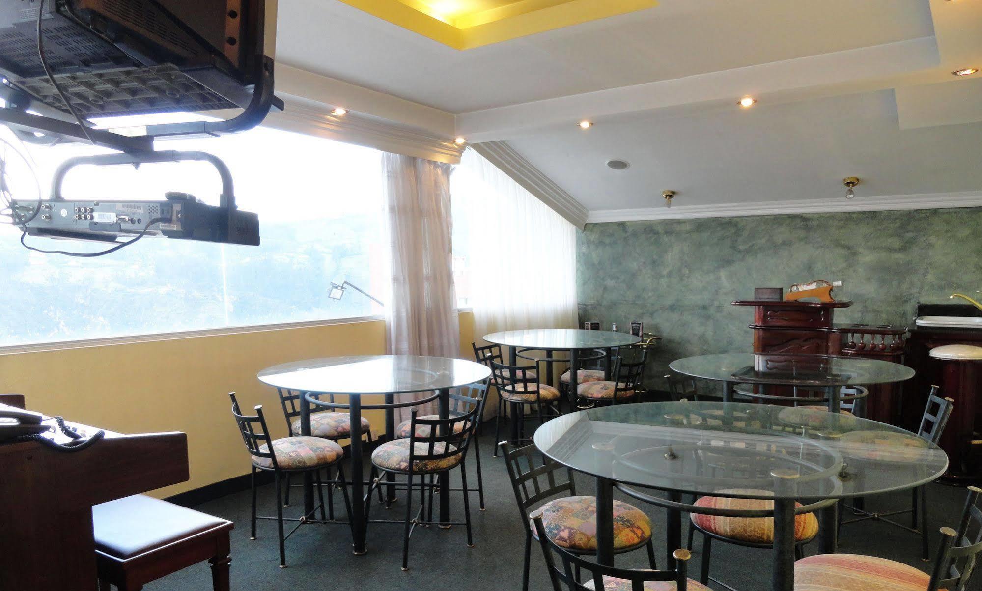 Hotel Suites Gonzalez Suarez กีโต ภายนอก รูปภาพ