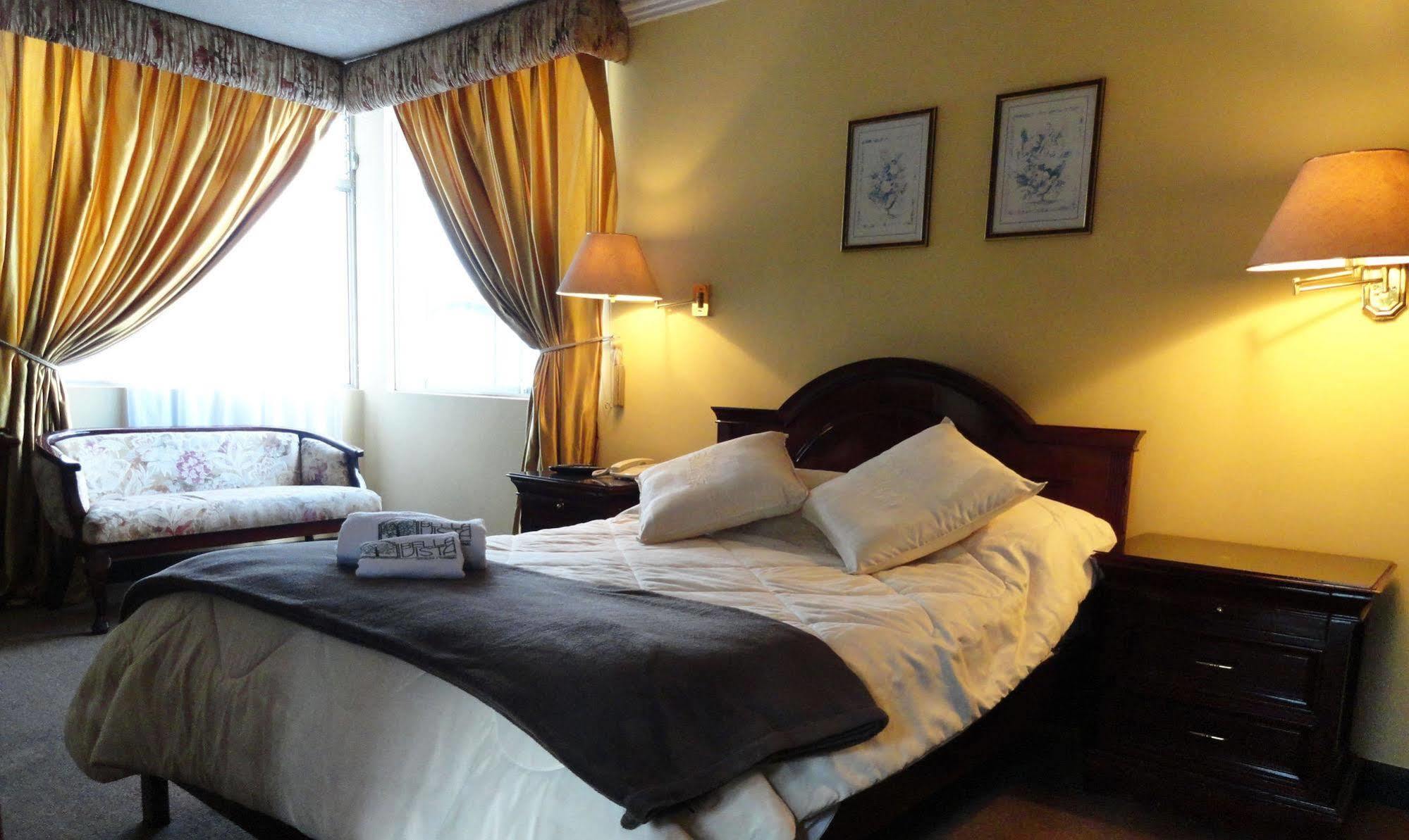 Hotel Suites Gonzalez Suarez กีโต ภายนอก รูปภาพ